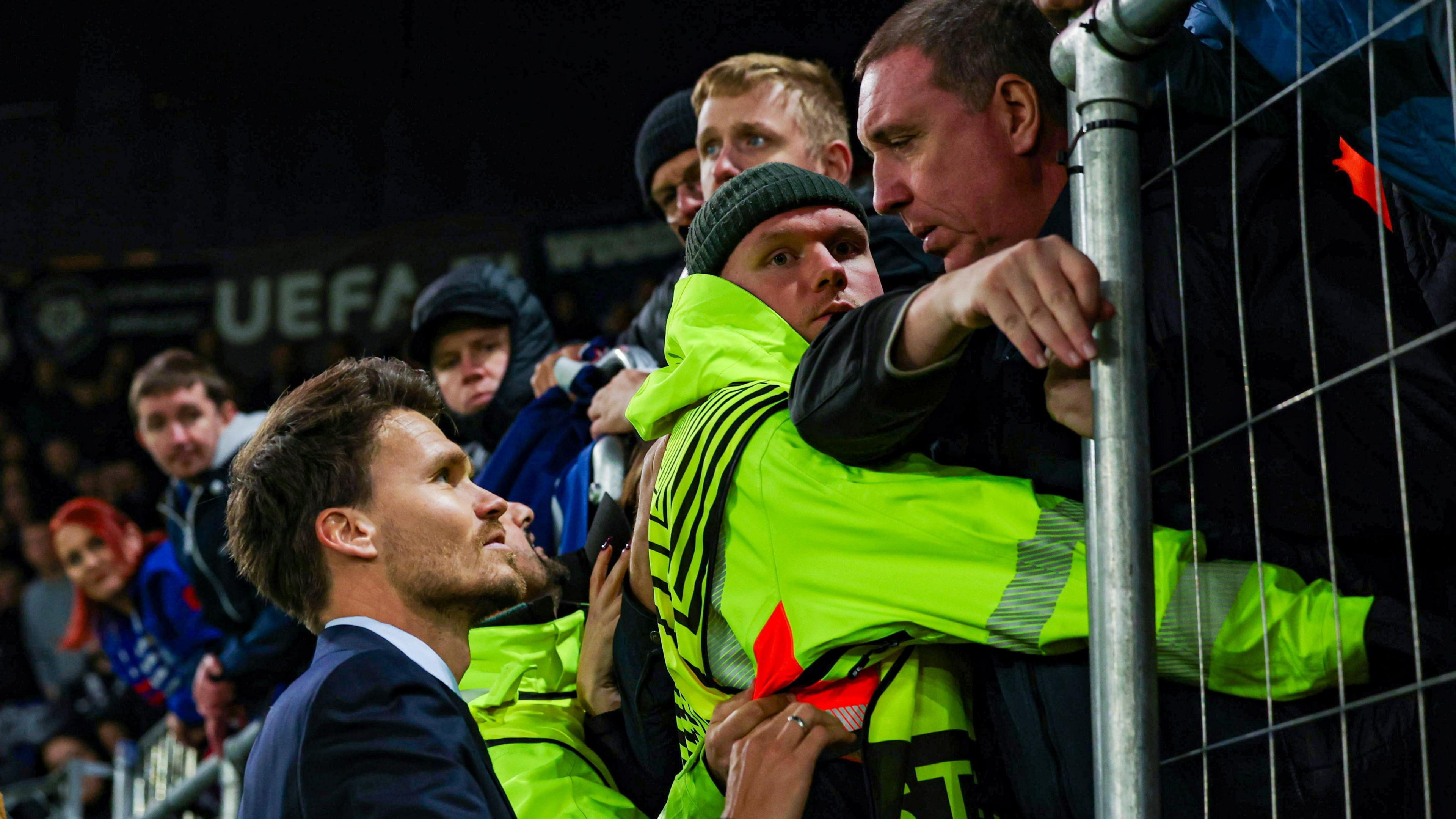 پرچمهای قرمز برای دنی رول پس از شکست سنگین رنجرز در بازی اول